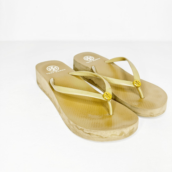 TORY BURCH Wedge Platform Flip Flop SANDAL Khaki Beige rubber medallion 8.5 - Picture 1 of 5